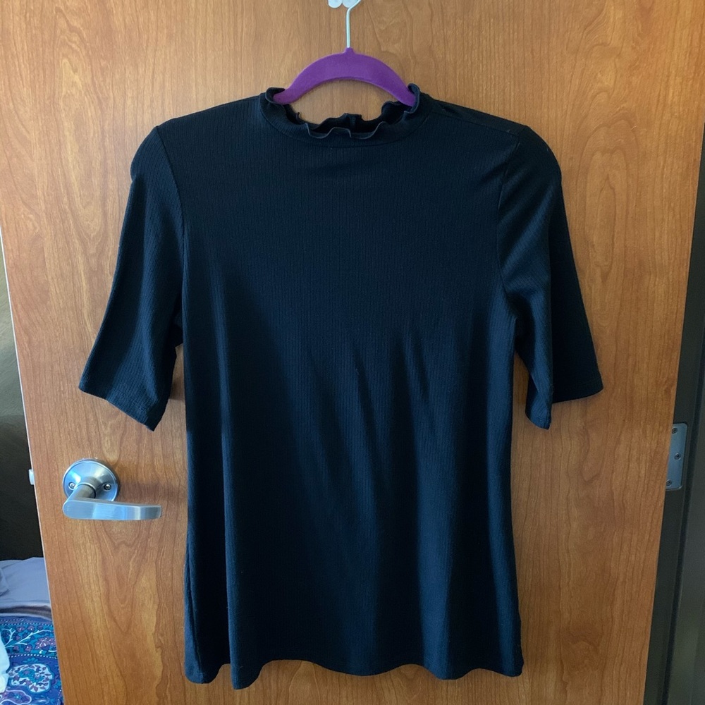 Torrid lettuce-edge mock neck NWOT